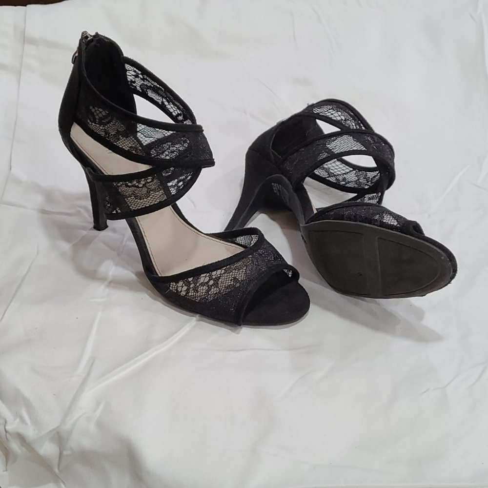 Black lace heel